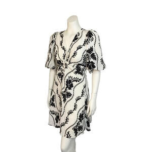 White Closet Elements Dress – Size Small